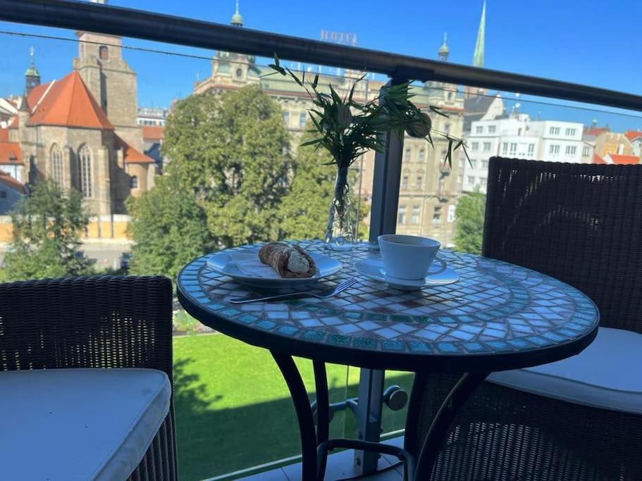 Apartment In Historical Center With Park View プルゼニ エクステリア 写真