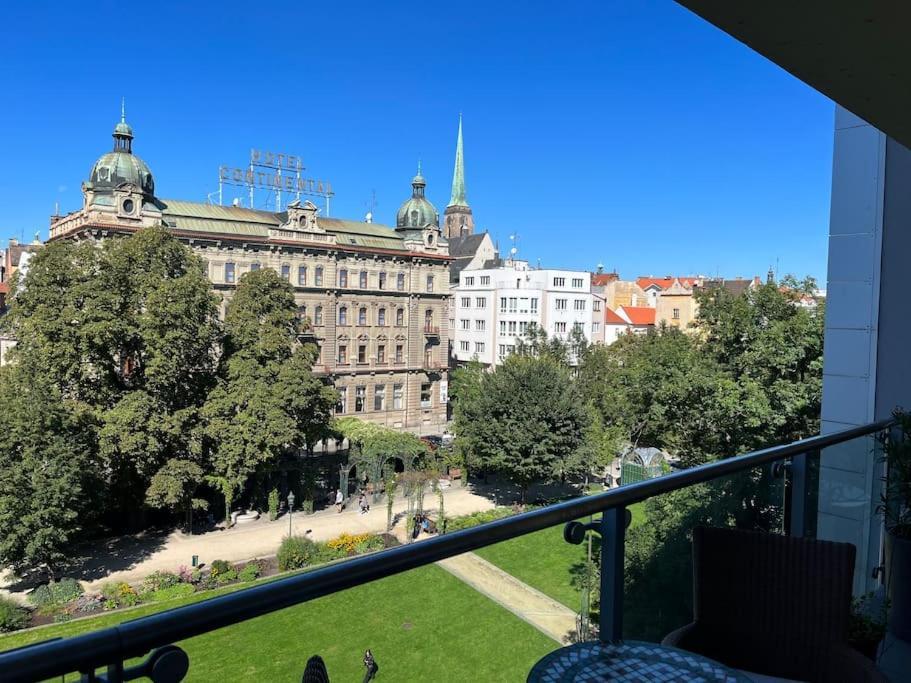 Apartment In Historical Center With Park View プルゼニ エクステリア 写真